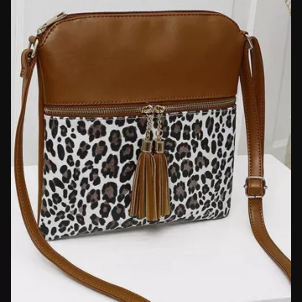 ‼️CLEARANCE PRICE FIRM‼️🎉💥Vegan Leather💥🎉 - Picture 3 of 8